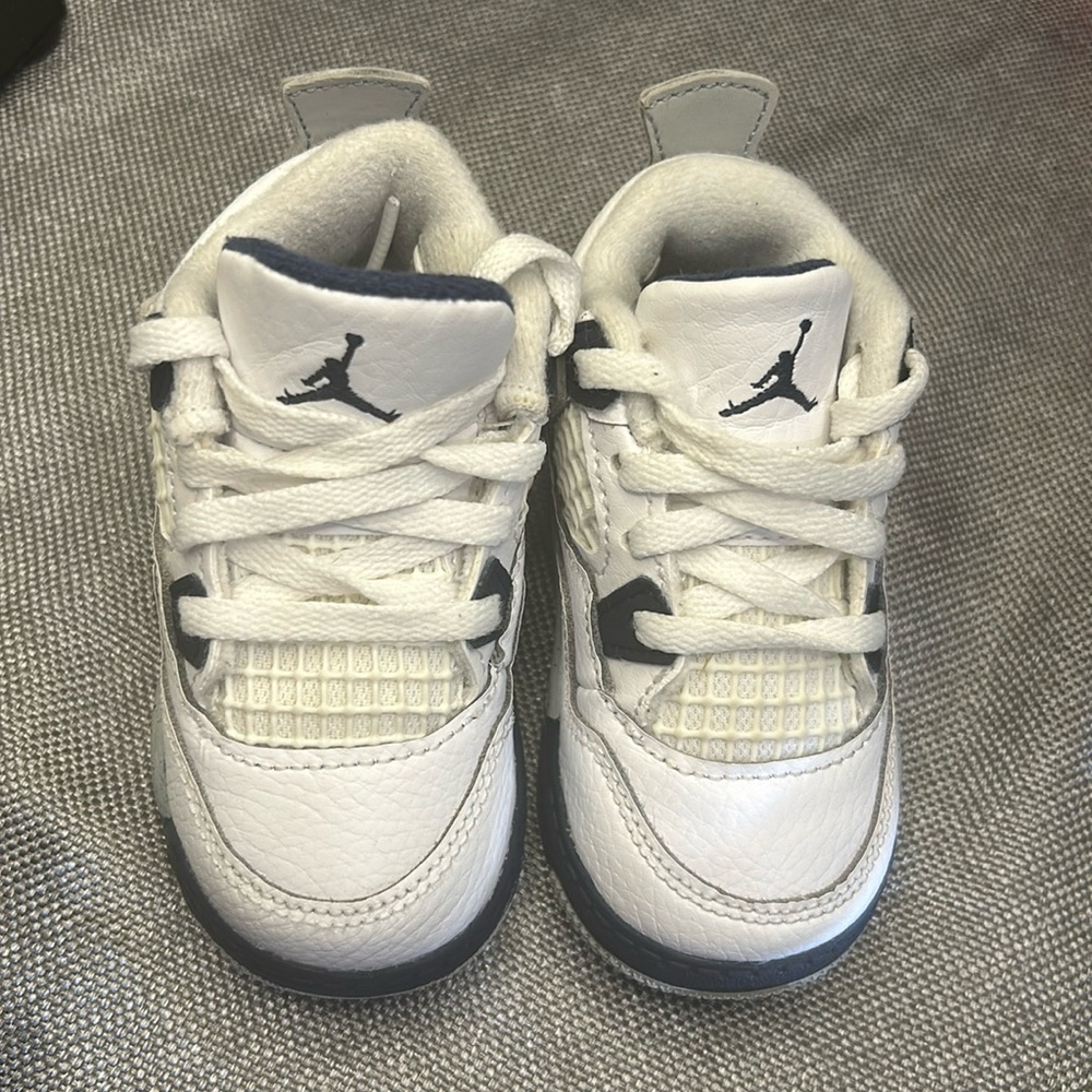 Jordan 4 Midnight Navy size 5c
